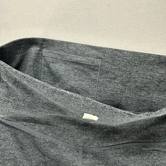 Vuori High Waisted 7/8 Leggings Women's Size L/XL Dark Heather Gray - Picture 9 of 9